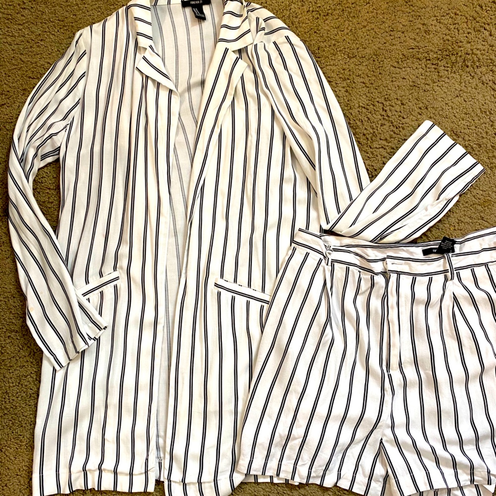 Shorts suit